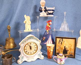 CLOCK SILHOUETTE BELL LOT