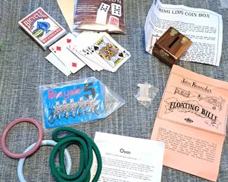 VINTAGE MAGIC TRICKS LOT
