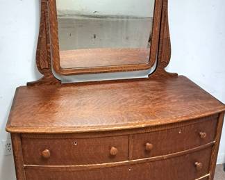 BEAUTIFUL TIGER OAK ANTIQUE DRESSER