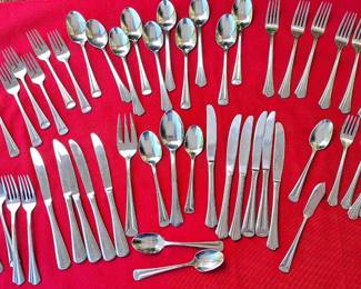 FLATWARE SET