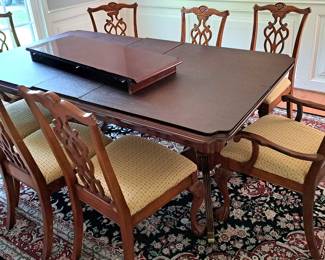 DINING ROOM TABLE W CHAIRS