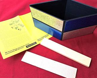 VINTAGE MAGIC TRICKS LOT