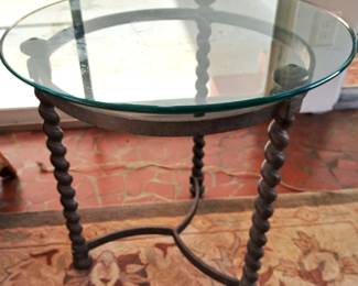 IRON TWISTED BASE W GLASS TOP