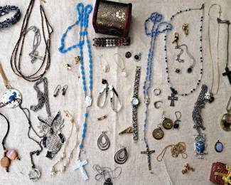 COSTUME JEWELRY LOT ROSARY