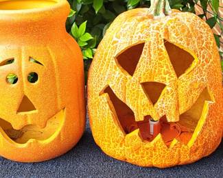 LIGHTED PUMPKINS HALLOWEEN