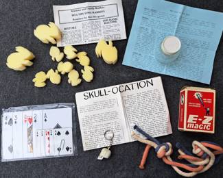 VINTAGE MAGIC TRICKS LOT