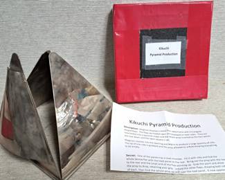 VINTAGE MAGIC TRICKS LOT