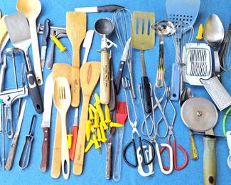 UTENSILS LOT