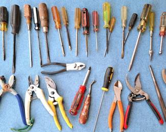 TOOLS SCREWDRIVERS LOT