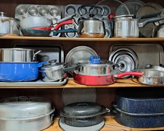 POTS & PANS BAKEWARE LOT