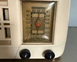 #43 Vintage Emerson radio $25.00