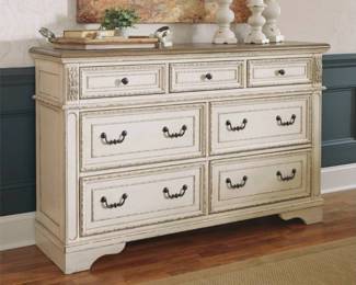 Realyn 7 Drawer Dresser