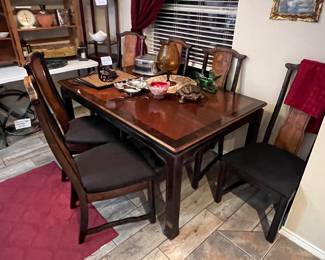 Amazing dynasty line dining room table with 6 chairs (including two captain) by Broyhill!