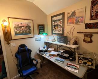 We have two very nice computer chairs