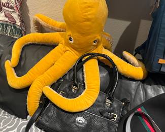 Really nice thick leather black Dooney… Excellent condition