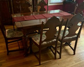 Beautiful, solid walnut table with leaf extensions