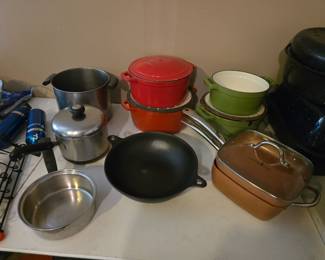 Enamel coated cast iron cookware