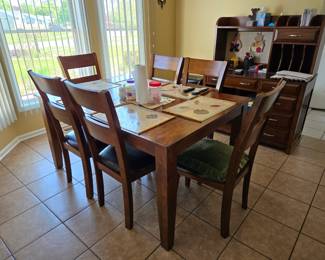 Kitchen table with 6 chairs