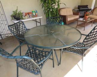 Round glass patio table and 4 chairs.