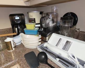 Kitchen items. Vintage Pyrex. CuisinArt Food Processor Coffee machine.
