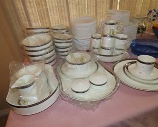 Large Mikasa dinner set "Solitide".