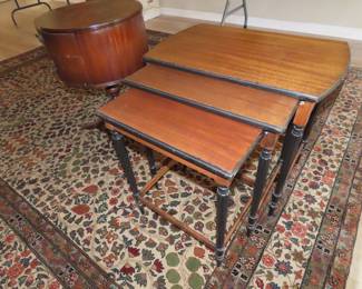 Nestaing tables.