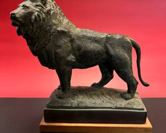 An Art Institute of Chicago lion replica mounted on wood