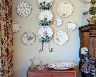 Beautiful vintage plates / plate holder - sold separately.