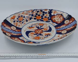 Antique Japanese Imari porcelain charger, late Edo to early Meiji period. Features scalloped rim and hand-painted decoration in cobalt blue, iron red, and gilt. Estimated date: 1850–1890