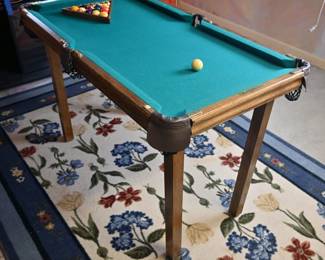 Small pool table