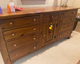 VINTAGE ETHAN ALLEN COUNTRY FRENCH CRAFTSMAN TRIPLE DRESSER