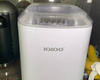 IGLOO AUTOMATIC PORTABLE ELECTRIC COUNTERTOP ICE MAKER