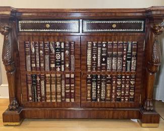 20TH CENTURY MAITLAND SMITH MAGHOGANY BOOKCASE CABINET WITH GILT-TOOLED LEATHER TOP