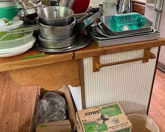 pans, baking pans, strainer, 2 burner stovetop, tupperware