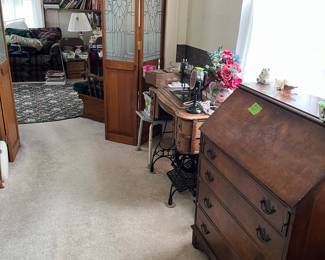 desk, antique sewing machine, books, area rug