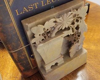 A set of bookends