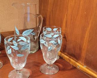 Salem Biscayne 5 glasses and pitcher