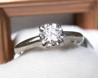 14K DIAMOND ENGAGEMENT RING SZ 6.75 $450
14k White Gold Diamond Engagement Ring Size 6.75. Stamped 14k. Diamond measures approximately 3.97mm weighing approximately 0.25ct, color grade of GH, SI1 Clarity grade. The diamond is set in an illusion setting. Gram weight 2.61.
