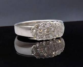 18K WHITE GOLD DIAMOND RING SZ 7.5 $795
18kt White Gold Diamond ring featuring 3 rows of round brilliant cut diamonds in graduated sizes set in their own prongs and shared prongs The diamonds have a total weight of 0.50 carats, VS SI Clarity and GH in color. The band tapers from 4.65mm to 2.70mm Gram weight 4.88 Condition excellent. Size 7.5