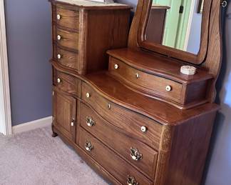 Oak gentlemen‘s Chest