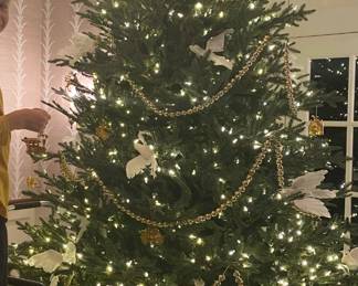 Frontgate Fraser Fir Quick Light pre-lit 9ft Tall Christmas Tree Stand & Storage Bag Included (decorations not included)