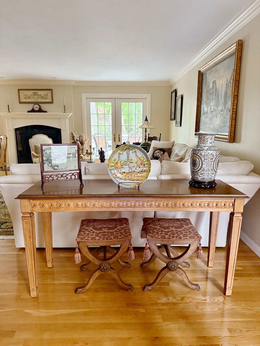 LOVELY VHOME WITH VINTAGE FURNISHINGS