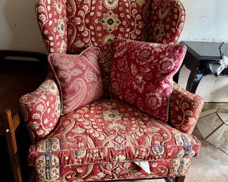 Explore this Preston Hollow estate sale featuring antique furniture, curated artwork, home décor, vintage collectibles, glassware, rugs and a Toyota Camry—double the inventory from two designer-appointed Dallas homes. Discovery Estate Sales.
