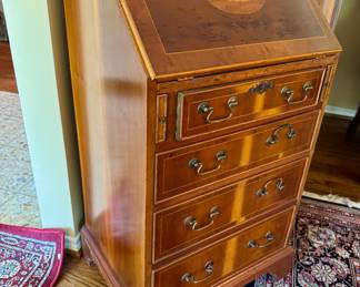 Explore this Preston Hollow estate sale featuring antique furniture, curated artwork, home décor, vintage collectibles, glassware, rugs, and a Toyota Camry—double the inventory from two designer-appointed Dallas homes.
