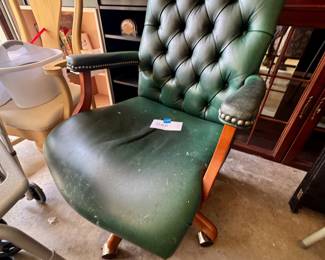 Explore this Preston Hollow estate sale featuring antique furniture, curated artwork, home décor, vintage collectibles, glassware, rugs and a Toyota Camry—double the inventory from two designer-appointed Dallas homes. Discovery Estate Sales.
