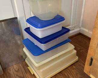 LOTS OF TUPPERWARE
