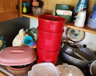 Vintage tulip quilt Tupperware canisters, corningware
