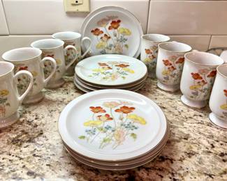 Floral luncheon set for 8