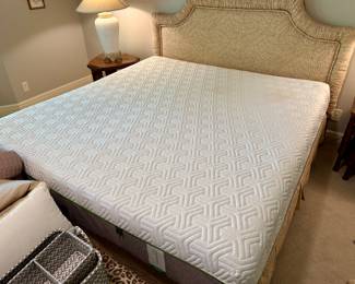Like new Tempur-pedic Hybrid king size mattress ($5,000 new)