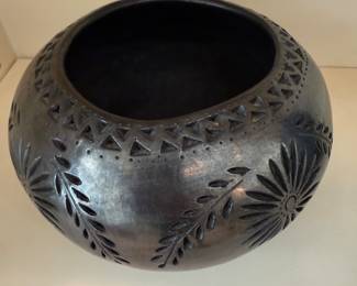 Black ware pottery by Simon Reyes